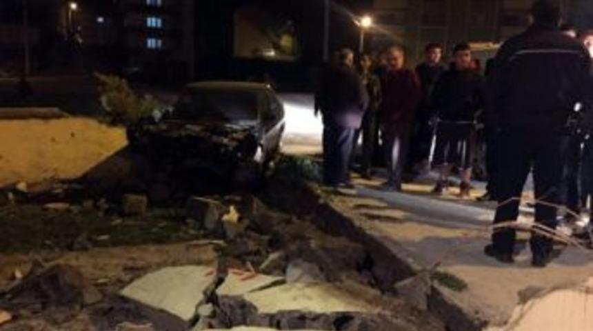 Dur İhtarına Uymayan S&uuml;r&uuml;c&uuml; Apartmanın Bah&ccedil;e Duvarına &Ccedil;arptı