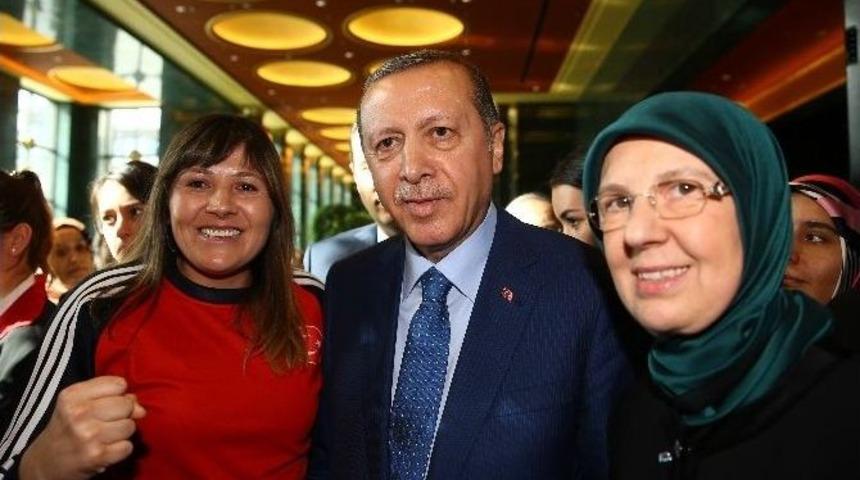 Cumhurbaşkanı Erdoğan, Bartın &Uuml;niversitesi Sporcusunu Tebrik Etti