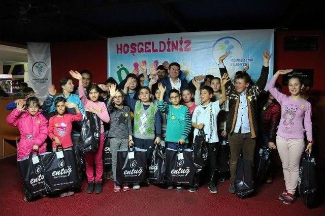 Merkezefendi Belediye Başkanı Subaşıoğlu Çocuklarla Bowling Oynadı