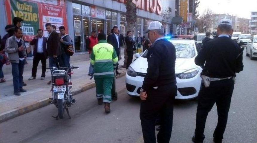 Motosiklet İle Otomobil &Ccedil;arpıştı: 1 Yaralı