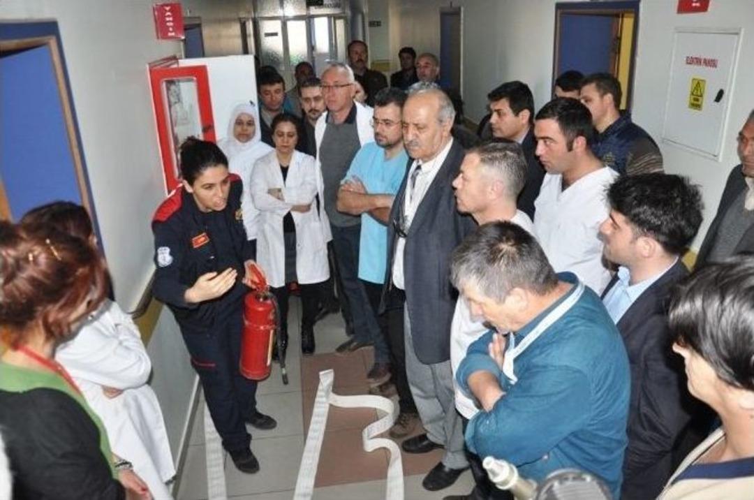 Hastanede Ger&ccedil;eği Aratmayan Yangın Tatbikatı
