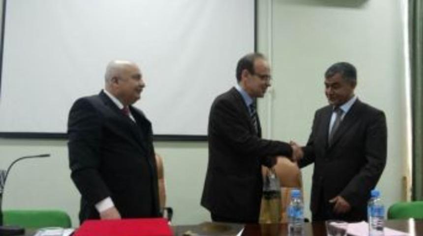 Rekt&ouml;r G&ouml;n&uuml;ll&uuml; Ve Dekan Duran Cezayir&rsquo;de