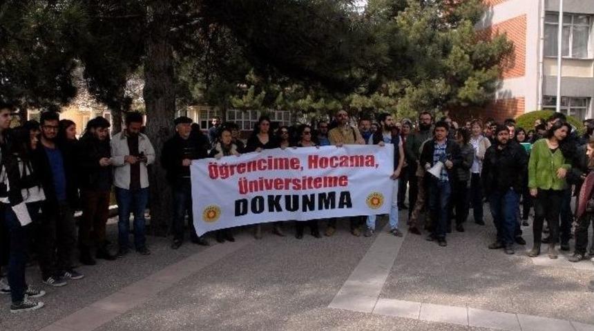 &Ouml;ğrenci Ve Akademisyenlerden &lsquo;&uuml;niversiteme Dokunma&rsquo; Y&uuml;r&uuml;y&uuml;ş&uuml;