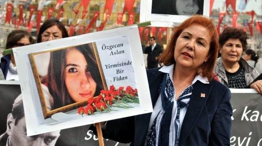 Aydın&rsquo;da Chp&rsquo;li Kadınlardan Sessiz Oturma Eylemi Yaptı