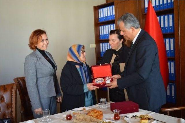 Kaymakam Şevket Cinbir Kadınları Yalnız Bırakmadı