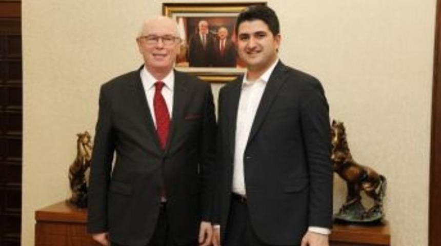 Chp İstanbul Milletvekili Onursal Adıg&uuml;zel Odunpazarı&rsquo;nı Ziyaret Etti