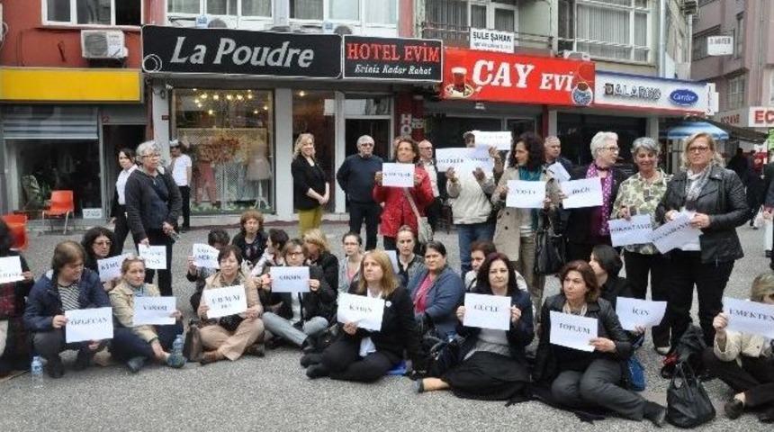 &Ouml;zgecan Yasası İ&ccedil;in Oturma Eylemi