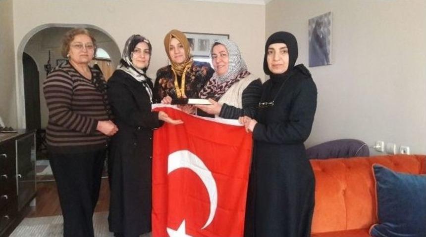 Ak Kadınlardan Şehit Ailelerine Moral Ziyareti