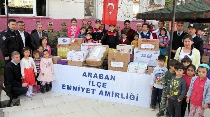 Polis Ve Polis Eşlerinden Sur&rsquo;da G&ouml;rev Yapan Polislere Gıda Yardımı
