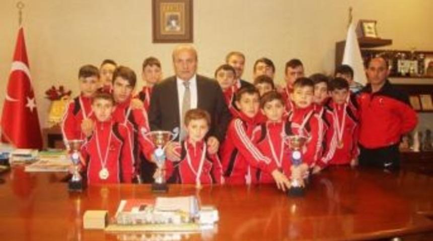 Ybo&rsquo;lu Minik G&uuml;reş&ccedil;iler Arslan&rsquo;ı Ziyaret Etti