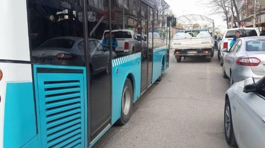 Hatalı Ara&ccedil; Parkları Ulaşıma Engel Oluyor