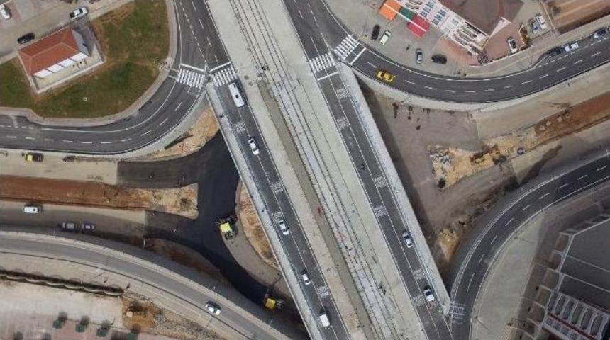 Karataş K&ouml;pr&uuml;l&uuml; Kavşakta Ge&ccedil;işler Başladı