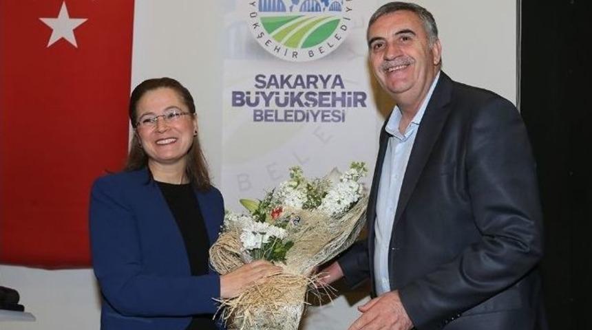 Başkan To&ccedil;oğlu B&uuml;y&uuml;kşehir&rsquo;in Kadın Personelleri İle Buluştu