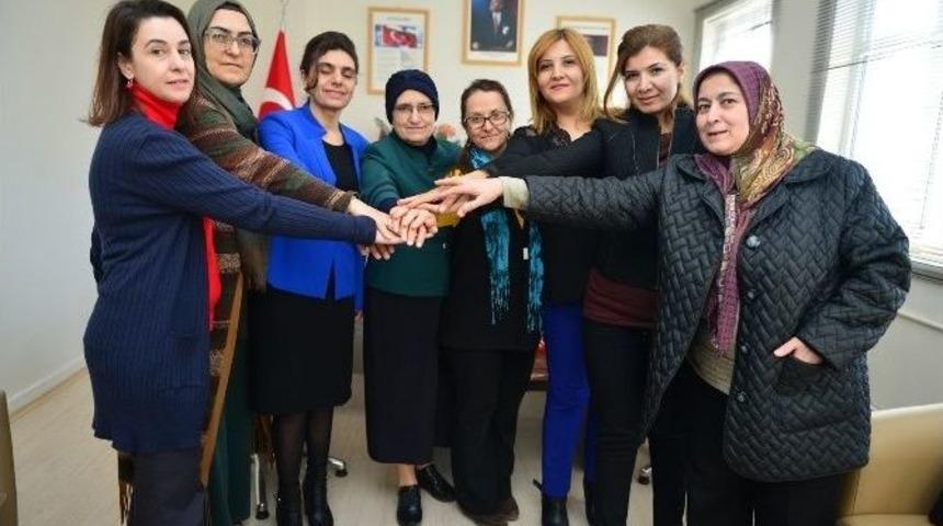 Kadınlara Yardım İ&ccedil;in El Birliği Yapıyorlar