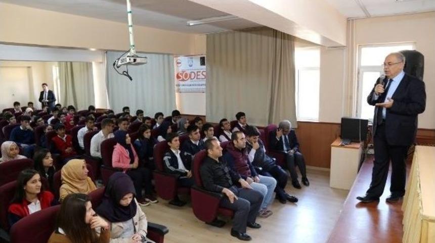 Başkan Kutlu, Mesleki Deneyimlerini &Ouml;ğrencilerle Paylaştı