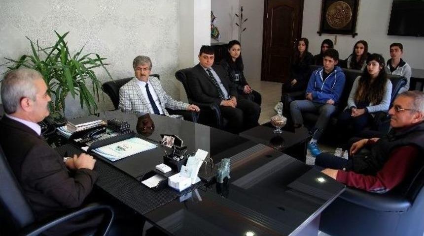 Başkan Karataş&rsquo;tan Sporculara &Ouml;d&uuml;l