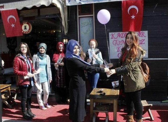 Erzincan’da Kadınlar Çay Ocağını Kapattı