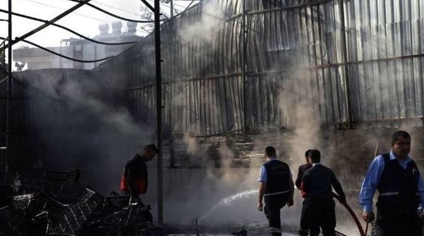 Plastik Kasa Deposunda &Ccedil;ıkan Yangın Hasara Neden Oldu