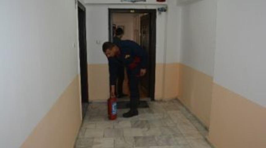 Havalandırma Boşluğuna Atılan Sigara İzmariti Yangına Neden Oldu