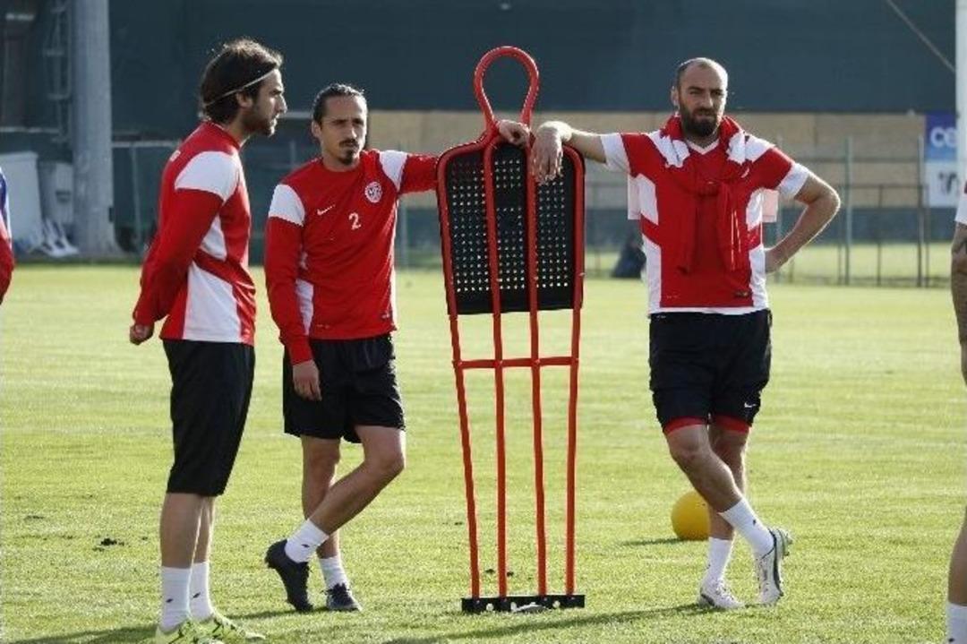Antalyaspor&rsquo;da Kırmızı Kart G&ouml;ren İki Futbolcuya Ceza