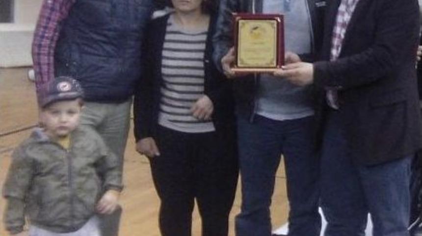 Başakşehirli G&uuml;reş&ccedil;iler Şampiyon Oldu