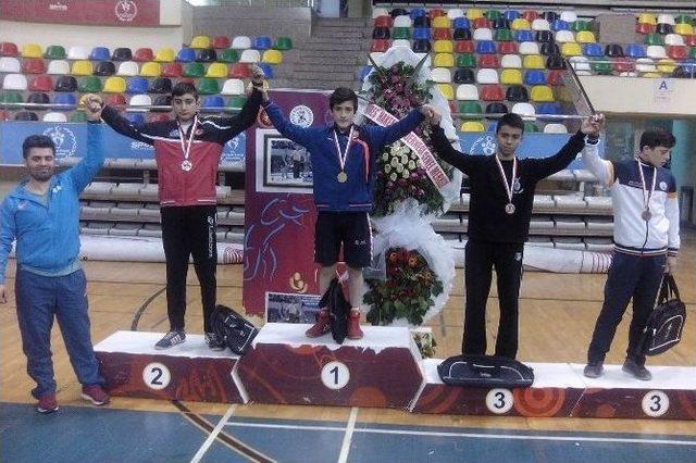 Başakşehirli G&uuml;reş&ccedil;iler Şampiyon Oldu 1