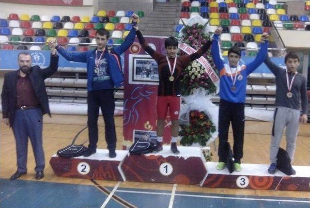 Başakşehirli G&uuml;reş&ccedil;iler Şampiyon Oldu 2
