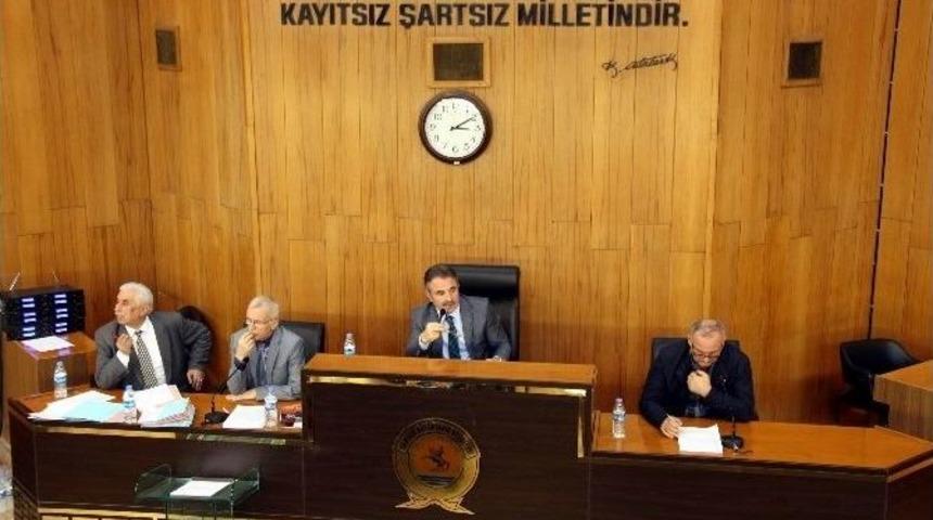 Komisyondan B&uuml;t&uuml;n Maddelere Oy Birliği İle Kabul