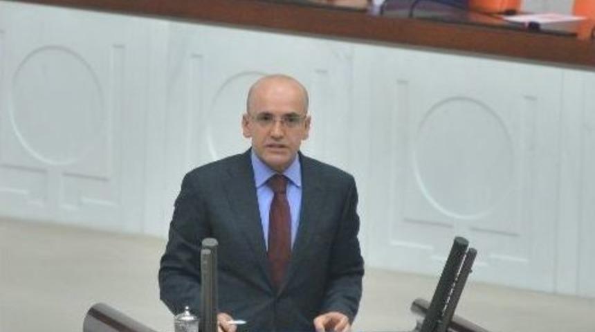 Başbakan Yardımcısı Şimşek K&uuml;rs&uuml;de, Eşi Dinleyici Locasında