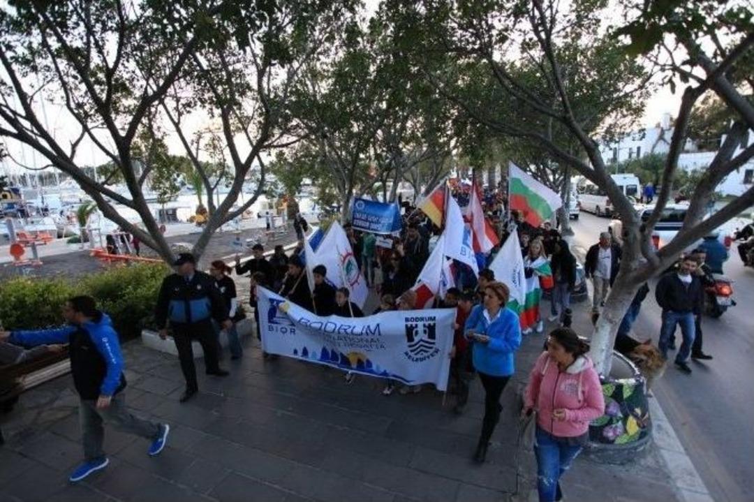 14 &Uuml;lkeden 280 Sporcu Kortej Y&uuml;r&uuml;y&uuml;ş&uuml;nde Buluştu