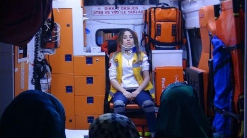Otomobil İle Ambulans &Ccedil;arpıştı: 3 Yaralı