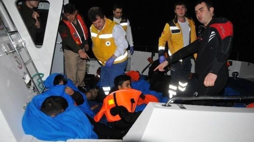 Ege&rsquo;de M&uuml;ltecileri Taşıyan Tekne Battı: 5 &Ouml;l&uuml;