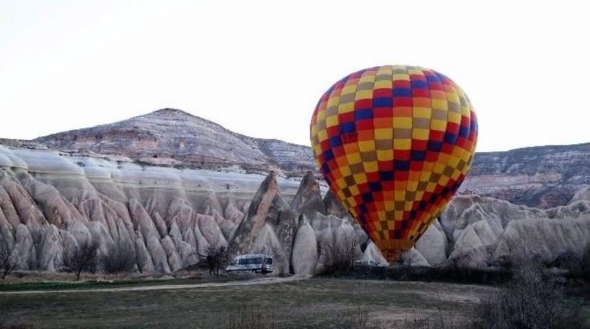 Kapadokya’da Balon Uçuşları İptal Edildi