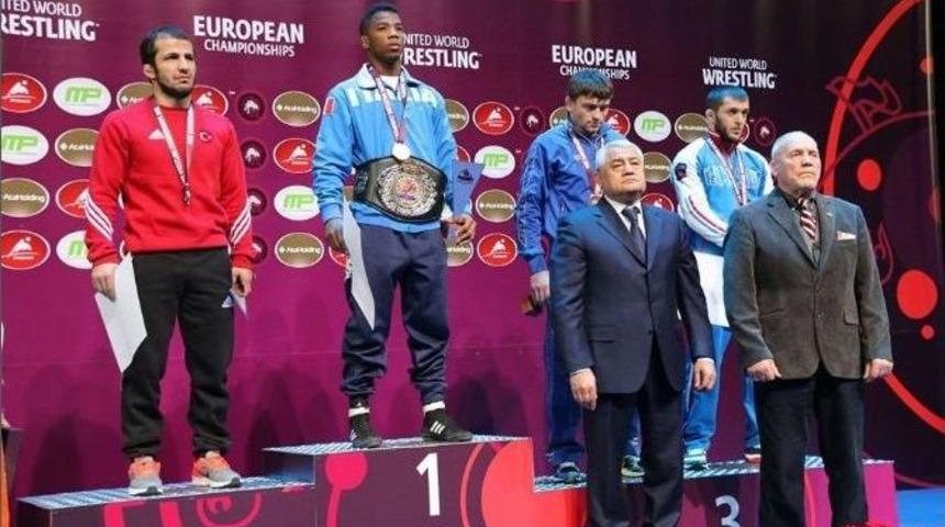 Mustafa Kaya&rsquo;dan G&uuml;m&uuml;ş Madalya