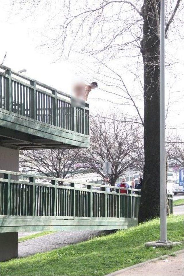 &Uuml;st Ge&ccedil;itte Soyunup İntihar Etmeye Kalktı 2