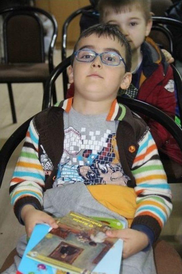 &Ouml;ğrencilerden &ldquo;g&ouml;n&uuml;l &Ouml;rg&uuml;s&uuml;; Her İlmek Bir Mutluluk Demek&rdquo; Kampanyasına Yardım 2