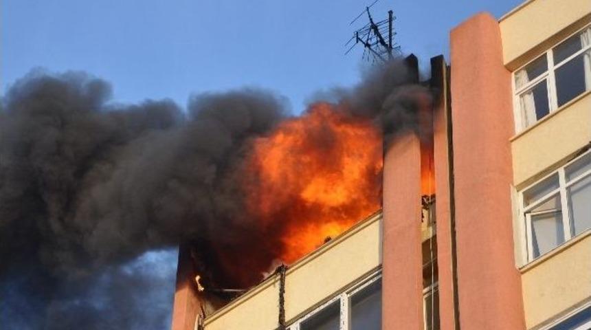 Adana&rsquo;da İş Yerinde Yangın