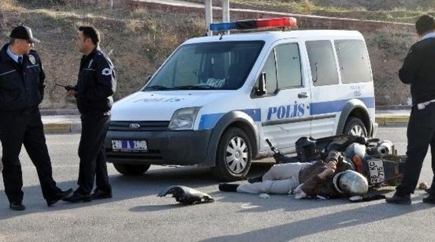 Polis Aracı İle Motosiklet &Ccedil;arpıştı: 1 Yaralı