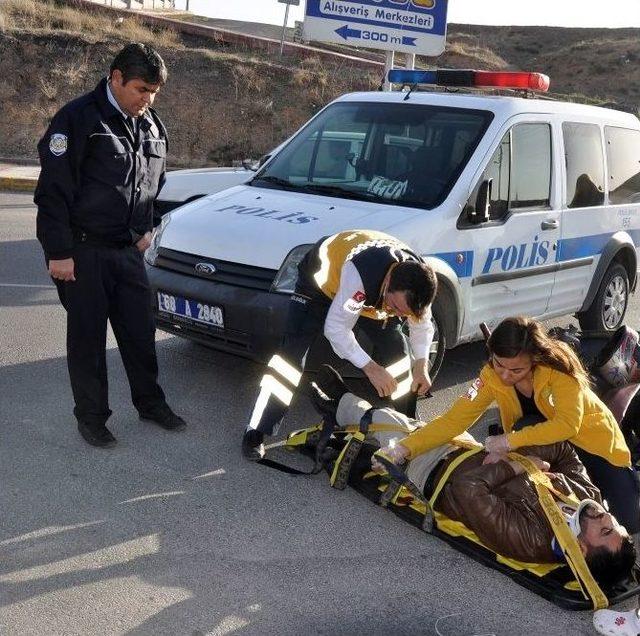 Polis Aracı İle Motosiklet &Ccedil;arpıştı: 1 Yaralı 2