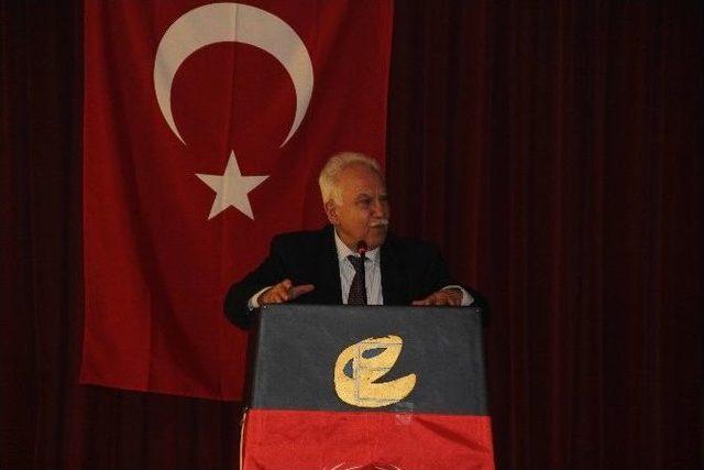 Doğu Perin&ccedil;ek Eskişehir&rsquo;de Konferans Verdi 2