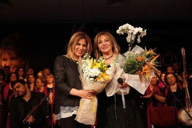 K&uuml;&ccedil;&uuml;k&ccedil;ekmece&rsquo;de Kadınlara &Ouml;zel Sergi Ve Konser 1