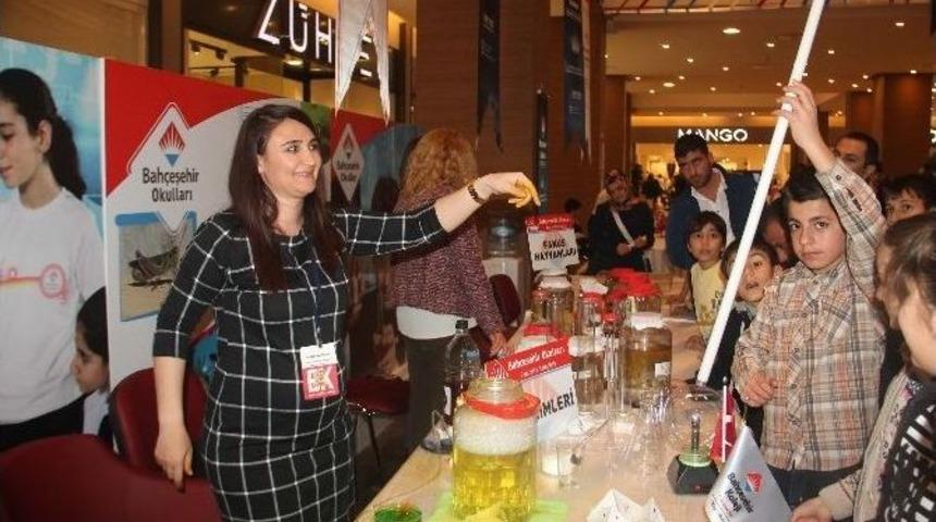 Anneler, Babalar Piazza&rsquo;da D&uuml;zenlenen "benim Okulum" Fuarında Buluştu