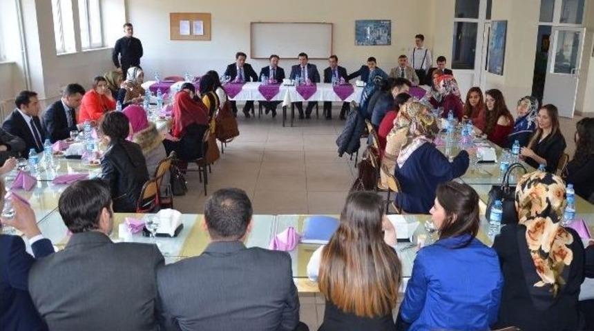 G&ouml;reve Yeni Atanan &Ouml;ğretmenler Yemekte Bir Araya Geldi