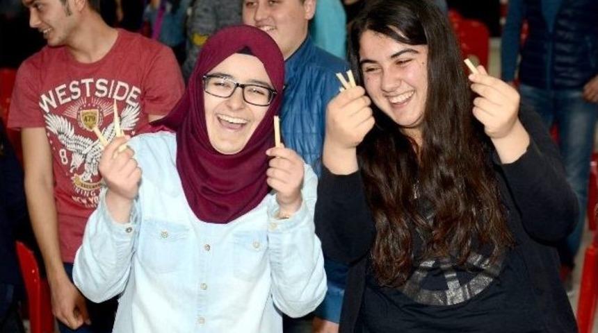 Ygs Öncesi Kalem Kırıp, Dilek Balonu Uçurarak Stres Attılar