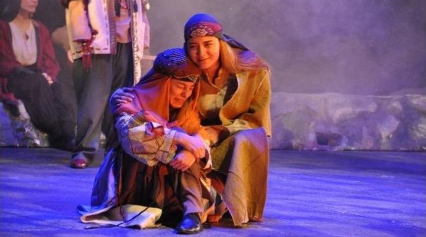 Oyuncular Da İzleyenler De Ağladı