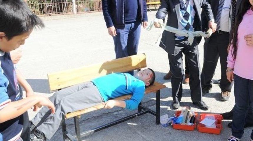 Kozcağız&rsquo;da &Ouml;ğrenciler Deprem Tatbikatı Yaptı