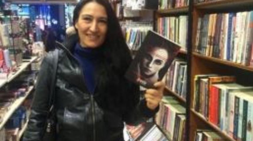 Kadın Yazardan Anlamlı Jest