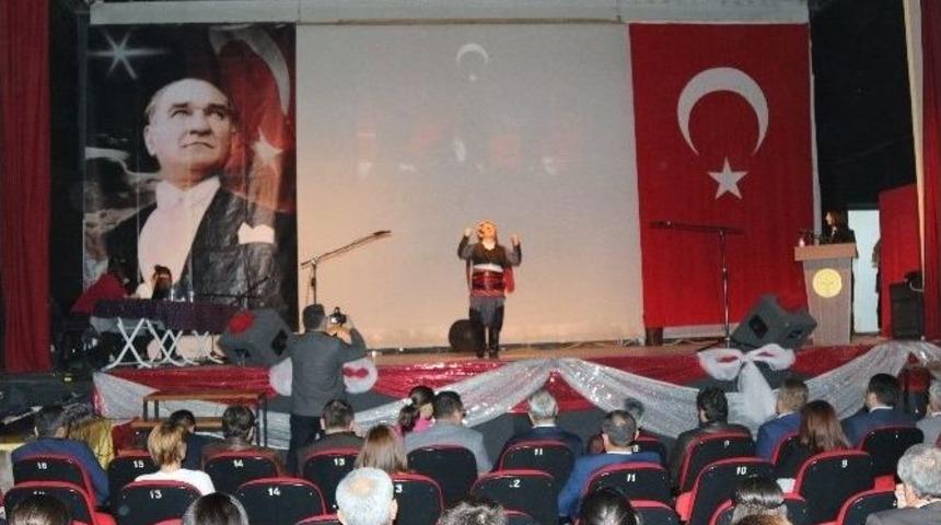 Akhisar&rsquo;da İstiklal Marşı Ve Mehmet Akif Ersoy Şiirlerini Okuma Yarışması Yapıldı