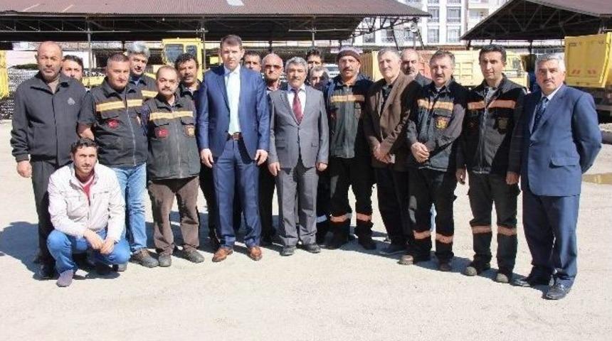 İl &Ouml;zel İdaresi Genel Sekreteri Ayhan, Makine Parkını İnceledi