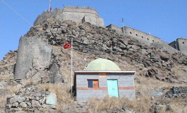Kars Kalesi’nin Surları Yıkılıyor 1